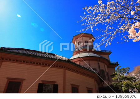 青空と桜 霞城公園 山形市郷土館 青空と桜 霞城公園 山形市郷土館 138659076