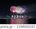 水辺に輝く花火（桑名 水郷花火大会　三重県 桑名市） 138660282
