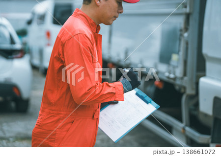 トラック整備士 138661072