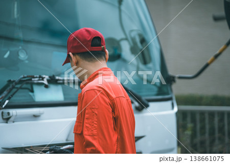 トラック整備士 138661075