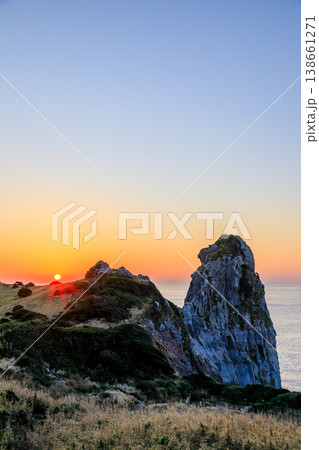 春の猿岩と夕日 長崎県壱岐市 春の猿岩と夕日 長崎県壱岐市 138661271