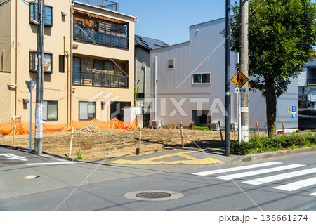 住宅の解体で角地にできた更地 138661274