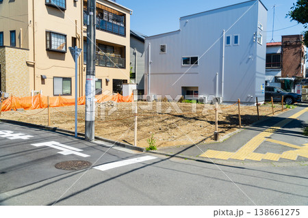 住宅の解体で角地にできた更地 住宅の解体で角地にできた更地 138661275