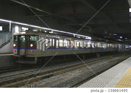 岡山駅に停車中の115系電車（2008年） 138661495