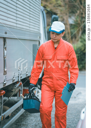 トラック整備士 138661684