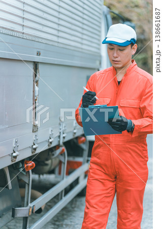 トラック整備士 138661687