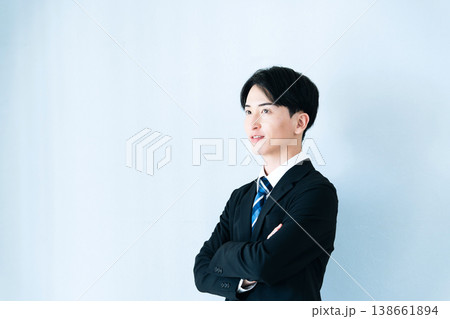 スーツを着た男性のポートレート スーツを着た男性のポートレート 138661894