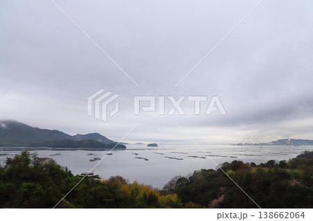 朝の曇り空と海 朝の曇り空と海 138662064