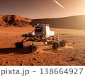 火星表面の宇宙飛行士と探査ローバー、岩石砂漠の荒野と山々を背景にした宇宙ミッション 138664927