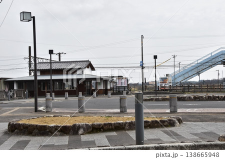 三重県亀山市 関西本線井田川駅と駅前風景 三重県亀山市 関西本線井田川駅と駅前風景 138665948