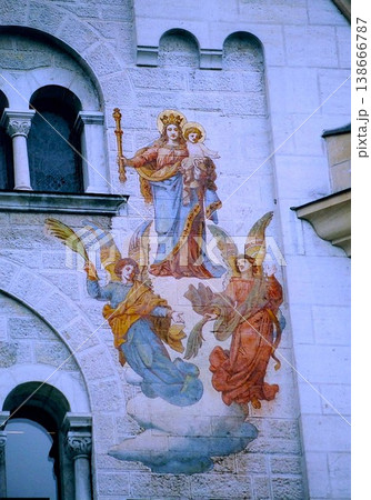 ノイシュバンシュタイン城 エントランス正面の壁画 ノイシュバンシュタイン城 エントランス正面の壁画 138666787