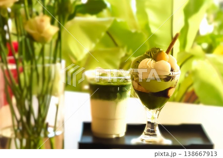 抹茶ラテと抹茶パフェ 抹茶ラテと抹茶パフェ 138667913