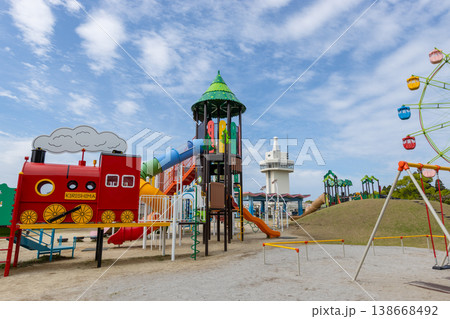 鹿児島県霧島市の城山公園の新しい遊具、観覧車、展望台の素材写真 138668492