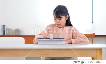 勉強 宿題 タブレット イメージ 勉強 宿題 タブレット イメージ 138668668