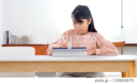 勉強 宿題 タブレット イメージ 勉強 宿題 タブレット イメージ 138668670