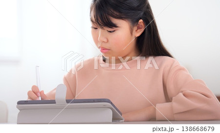 勉強 宿題 タブレット イメージ 勉強 宿題 タブレット イメージ 138668679