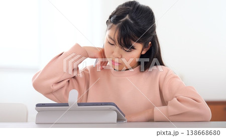 勉強 宿題 タブレット イメージ 勉強 宿題 タブレット イメージ 138668680