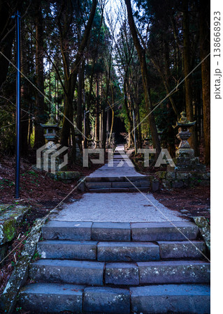上色見熊野座神社の夜明け【熊本県阿蘇郡高森町】 上色見熊野座神社の夜明け【熊本県阿蘇郡高森町】 138668923