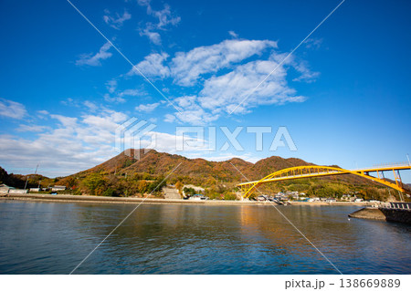 高根大橋と瀬戸内海の風景(広島県尾道市瀬戸田・秋) 高根大橋と瀬戸内海の風景(広島県尾道市瀬戸田・秋) 138669889