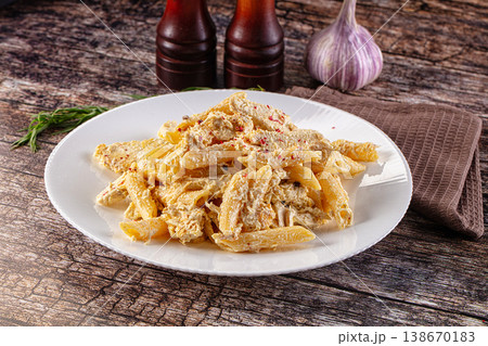 Creamy pasta Alfredo with chicken 138670183