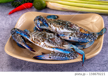 Raw wild blue crabs for cooking 138670221