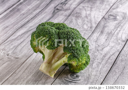 Fresh raw green broccoli cabbage Fresh raw green broccoli cabbage 138670332