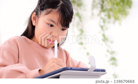 勉強 宿題 タブレット イメージ 勉強 宿題 タブレット イメージ 138670668
