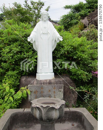 長崎県平戸市、平戸観光のシンボル「平戸ザビエル記念教会」内のイエス・キリスト像 長崎県平戸市、平戸観光のシンボル「平戸ザビエル記念教会」内のイエス・キリスト像 138670790