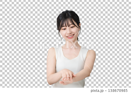 Japanese women applying hand cream to the back of their hands (skin care) Japanese women applying hand cream to the back of their hands (skin care) 138670985