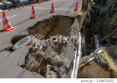 鹿児島県霧島市の豪雨災害現場の素材 水道管の臨時敷設されている現場 鹿児島県霧島市の豪雨災害現場の素材 水道管の臨時敷設されている現場 138672022