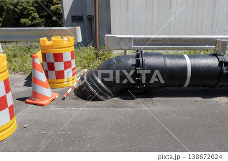 鹿児島県霧島市の豪雨災害現場の素材 水道管の臨時敷設されている現場 鹿児島県霧島市の豪雨災害現場の素材 水道管の臨時敷設されている現場 138672024