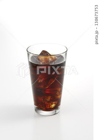 白いバックのコーヒーのイメージ 白いバックのコーヒーのイメージ 138673753
