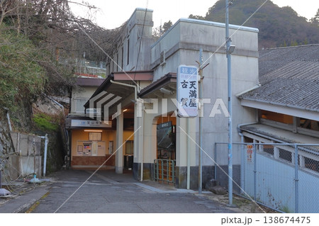 生駒ケーブル 宝山寺駅前の景色（奈良県生駒市） 138674475