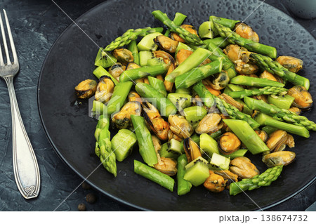 Balanced salad with mussels asparagus and kiwi 138674732