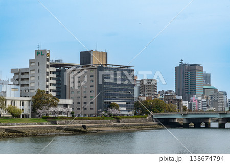 本川沿いの風景 138674794