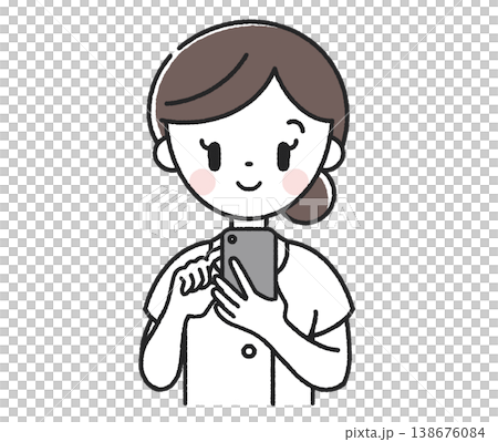 スマホを操作している女性看護師 スマホを操作している女性看護師 138676084