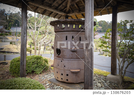 鹽竈神社に残る仙台藩の甑炉型鋳銭釜と日本の貨幣鋳造技術 138676203