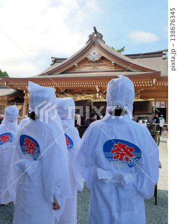 阿蘇神社の御田祭　白装飾のうなり　（熊本県） 138676345