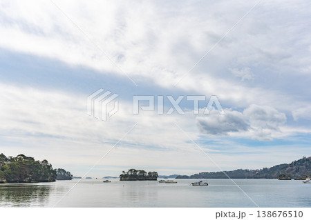 春の松島湾 松に覆われた島々の絶景 宮城県 日本三景 春の松島湾 松に覆われた島々の絶景 宮城県 日本三景 138676510