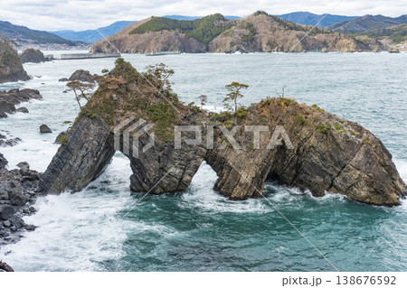 大船渡 穴通磯の岩のアーチと海食洞 岩手県の自然景観 138676592