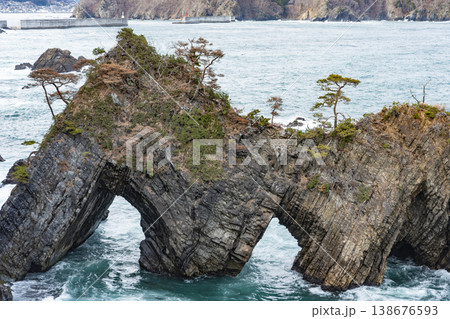 大船渡 穴通磯の岩のアーチと海食洞 岩手県の自然景観 138676593