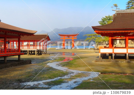 【広島県】日本三景安芸の宮島の大鳥居 【広島県】日本三景安芸の宮島の大鳥居 138679839