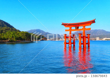 【広島県】日本三景安芸の宮島の大鳥居 【広島県】日本三景安芸の宮島の大鳥居 138679843