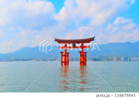 【広島県】日本三景安芸の宮島の大鳥居 【広島県】日本三景安芸の宮島の大鳥居 138679845
