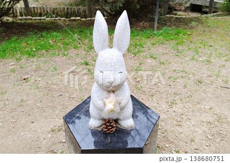 【島根県】出雲大社のうさぎの石像 138680751