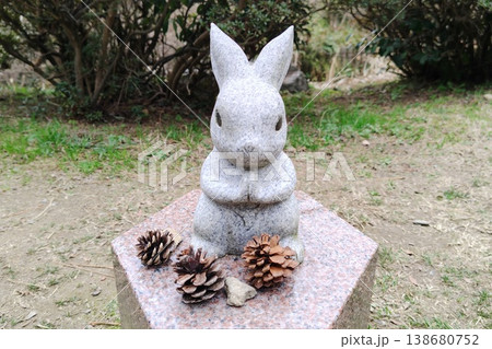 【島根県】出雲大社のうさぎの石像 【島根県】出雲大社のうさぎの石像 138680752