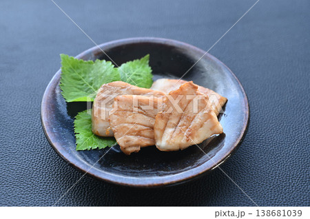 ビンチョウマグロの漬け焼き 138681039