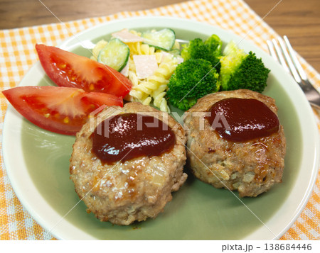 小さめのハンバーグ 小さめのハンバーグ 138684446