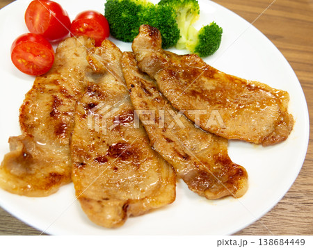 豚の生姜焼き 豚の生姜焼き 138684449