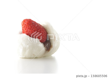苺大福を白背景で単品撮影 138685506